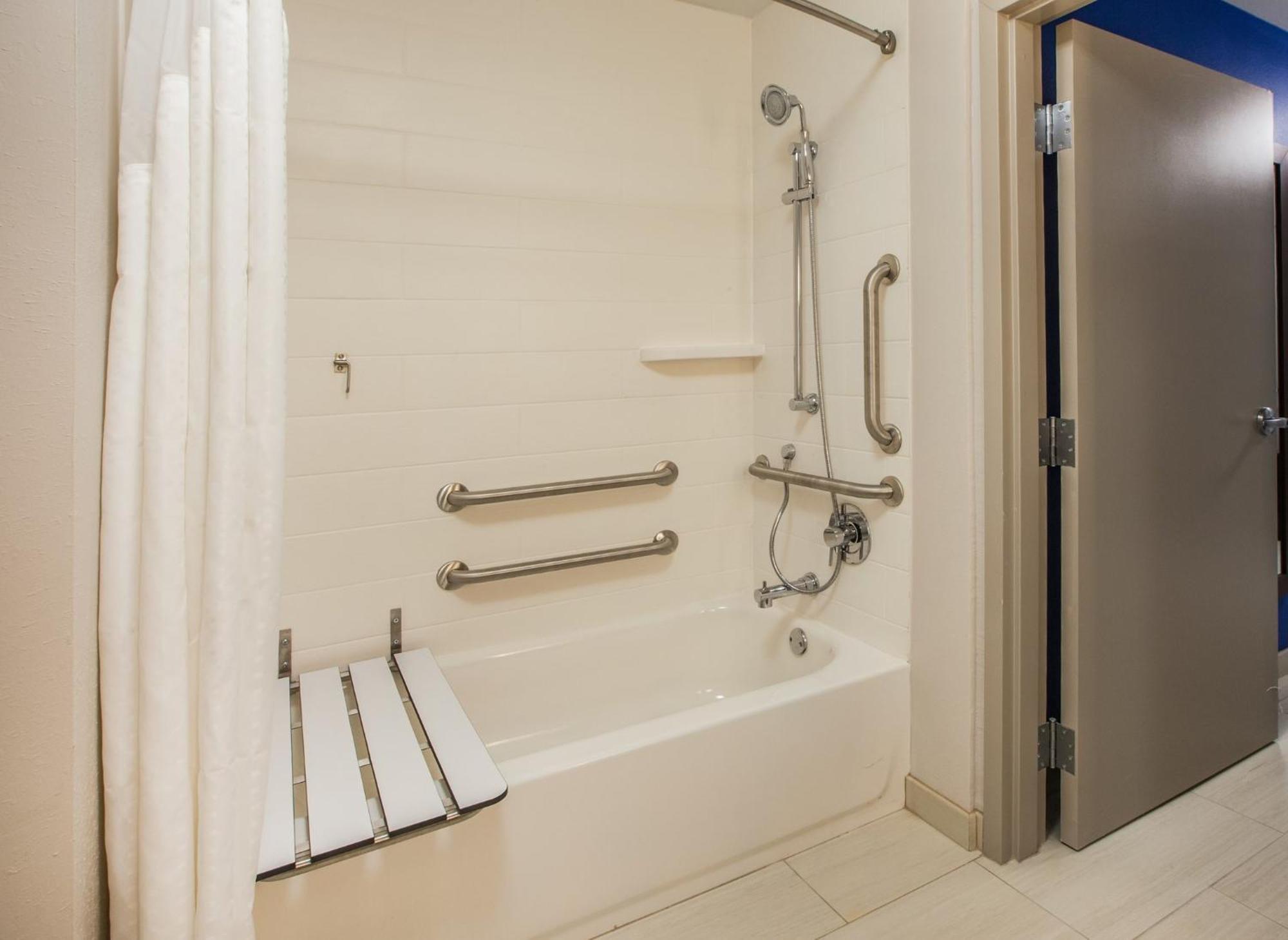 Holiday Inn Express & Suites Haltom City - Ft. Worth By Ihg Eksteriør billede